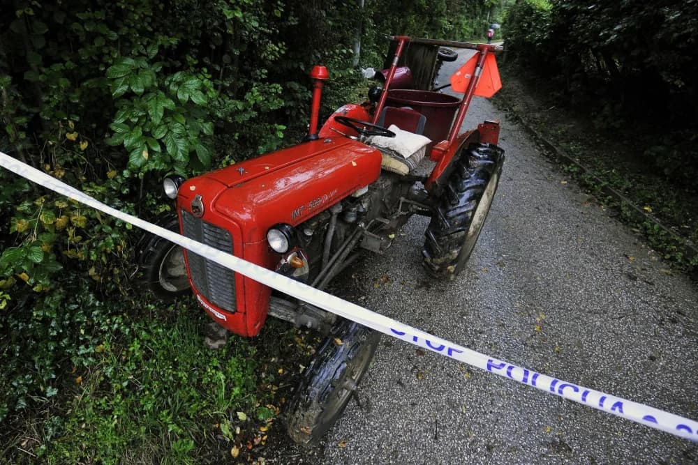 Kobno malčiranje - poginuo 83-godišnjak pri padu s traktora