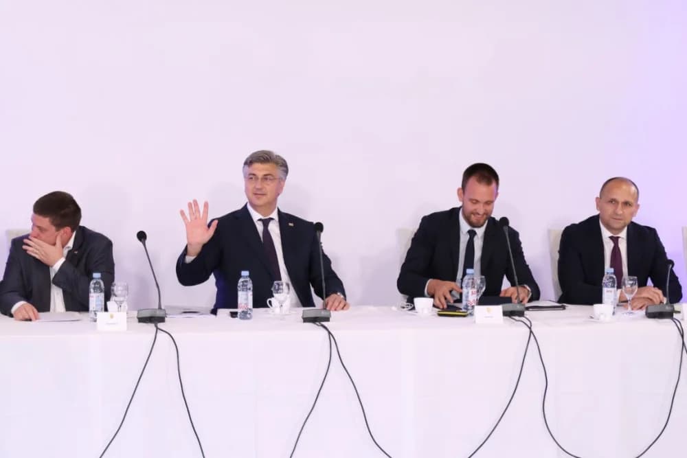 Plodonosna Sjednica Savjeta za Slavoniju u Jakšiću: Uručena Odluka o financiranju Regionalnog distribucijskog centra za voće i povrće u Požegi