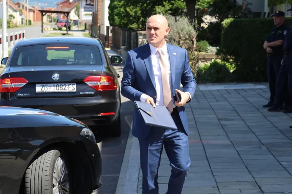 Plodonosna Sjednica Savjeta za Slavoniju u Jakšiću: Uručena Odluka o financiranju Regionalnog distribucijskog centra za voće i povrće u Požegi
