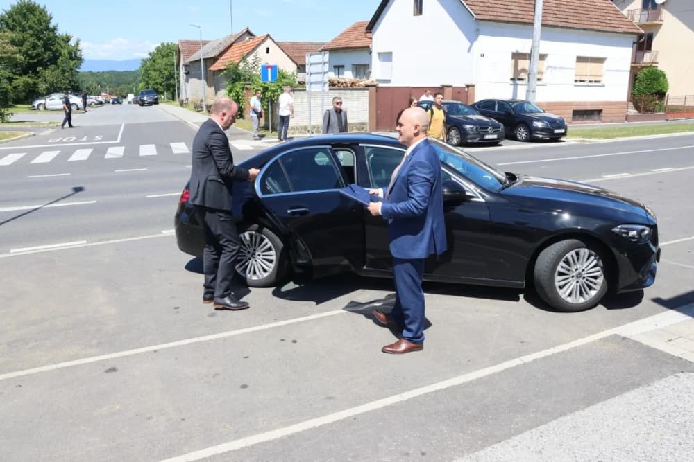Plodonosna Sjednica Savjeta za Slavoniju u Jakšiću: Uručena Odluka o financiranju Regionalnog distribucijskog centra za voće i povrće u Požegi