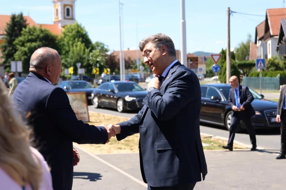 Plodonosna Sjednica Savjeta za Slavoniju u Jakšiću: Uručena Odluka o financiranju Regionalnog distribucijskog centra za voće i povrće u Požegi
