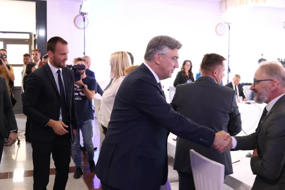 Plodonosna Sjednica Savjeta za Slavoniju u Jakšiću: Uručena Odluka o financiranju Regionalnog distribucijskog centra za voće i povrće u Požegi