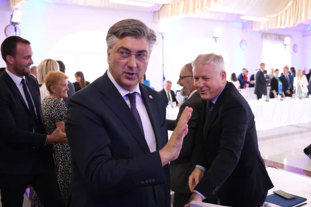 Plodonosna Sjednica Savjeta za Slavoniju u Jakšiću: Uručena Odluka o financiranju Regionalnog distribucijskog centra za voće i povrće u Požegi