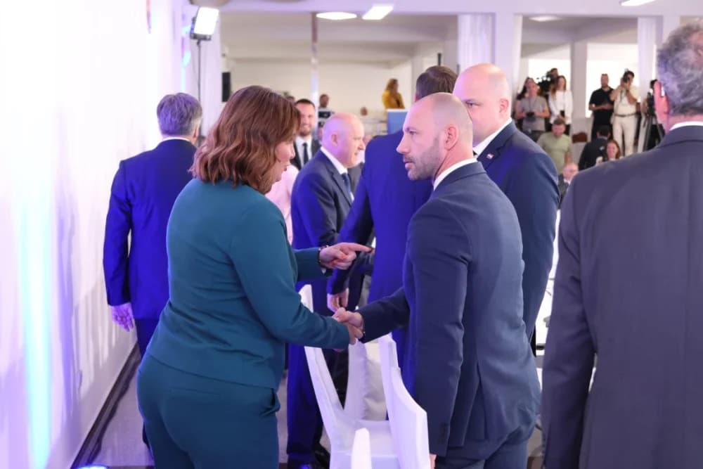 Plodonosna Sjednica Savjeta za Slavoniju u Jakšiću: Uručena Odluka o financiranju Regionalnog distribucijskog centra za voće i povrće u Požegi