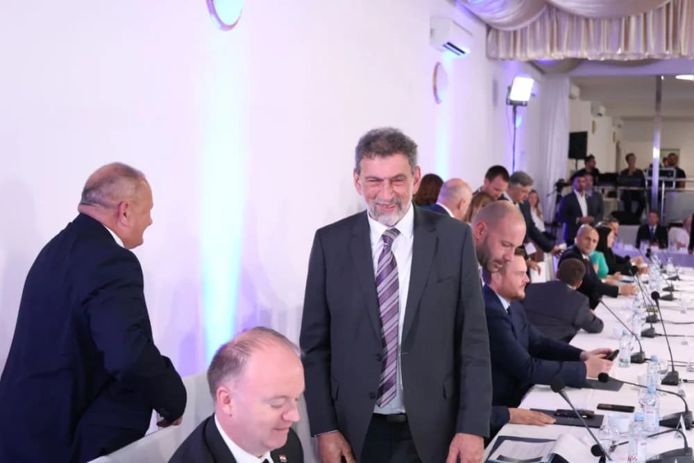 Plodonosna Sjednica Savjeta za Slavoniju u Jakšiću: Uručena Odluka o financiranju Regionalnog distribucijskog centra za voće i povrće u Požegi