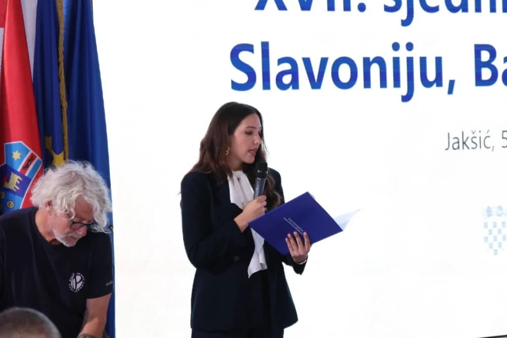 Plodonosna Sjednica Savjeta za Slavoniju u Jakšiću: Uručena Odluka o financiranju Regionalnog distribucijskog centra za voće i povrće u Požegi