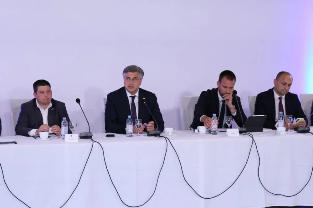 Plodonosna Sjednica Savjeta za Slavoniju u Jakšiću: Uručena Odluka o financiranju Regionalnog distribucijskog centra za voće i povrće u Požegi