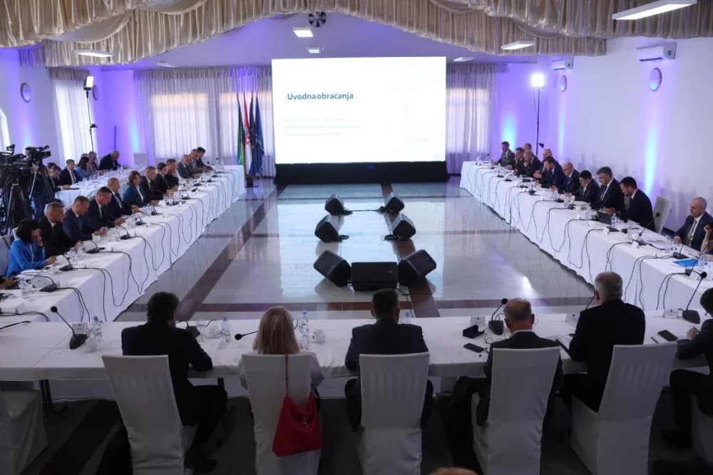 Plodonosna Sjednica Savjeta za Slavoniju u Jakšiću: Uručena Odluka o financiranju Regionalnog distribucijskog centra za voće i povrće u Požegi