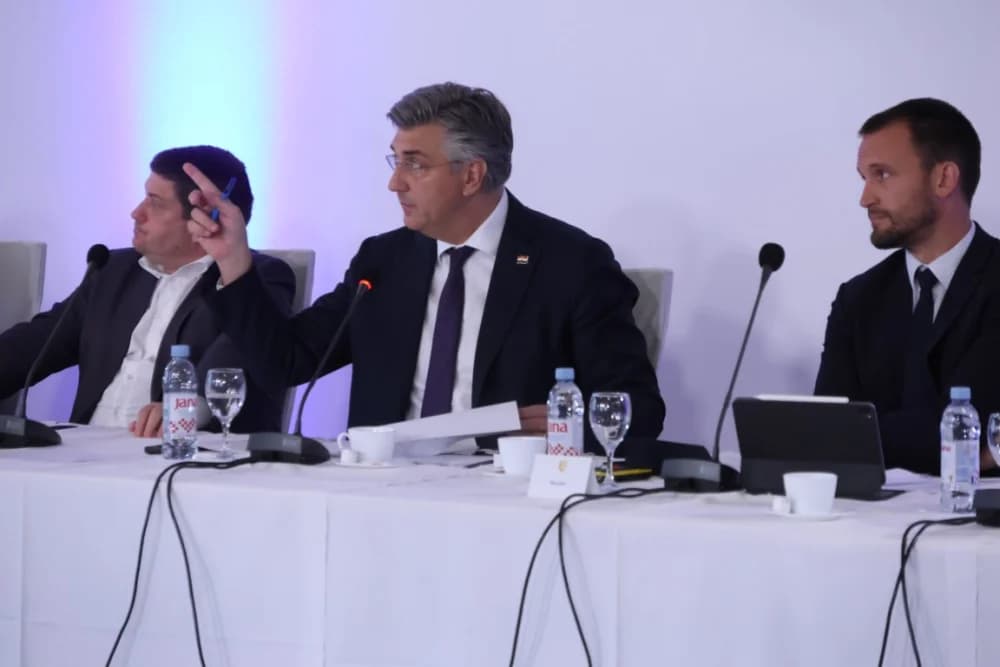 Plodonosna Sjednica Savjeta za Slavoniju u Jakšiću: Uručena Odluka o financiranju Regionalnog distribucijskog centra za voće i povrće u Požegi