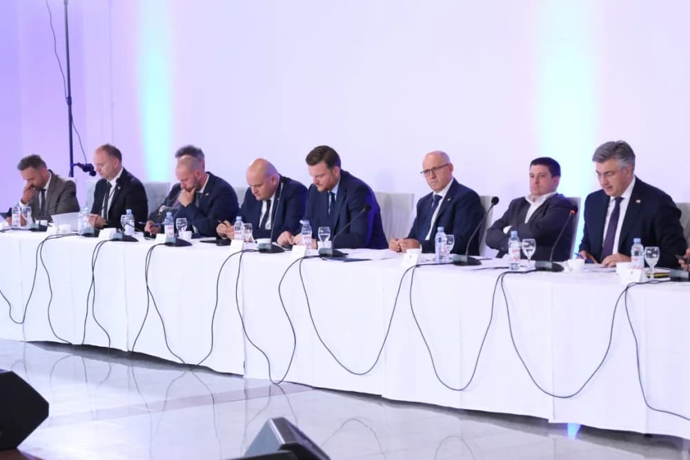 Plodonosna Sjednica Savjeta za Slavoniju u Jakšiću: Uručena Odluka o financiranju Regionalnog distribucijskog centra za voće i povrće u Požegi