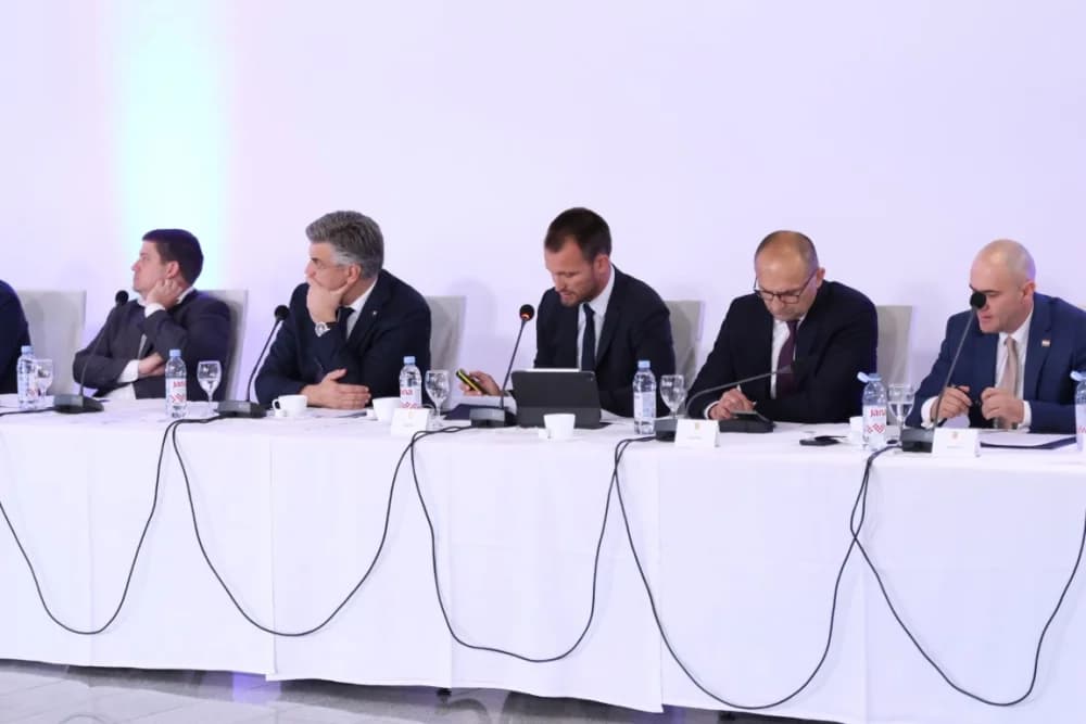 Plodonosna Sjednica Savjeta za Slavoniju u Jakšiću: Uručena Odluka o financiranju Regionalnog distribucijskog centra za voće i povrće u Požegi