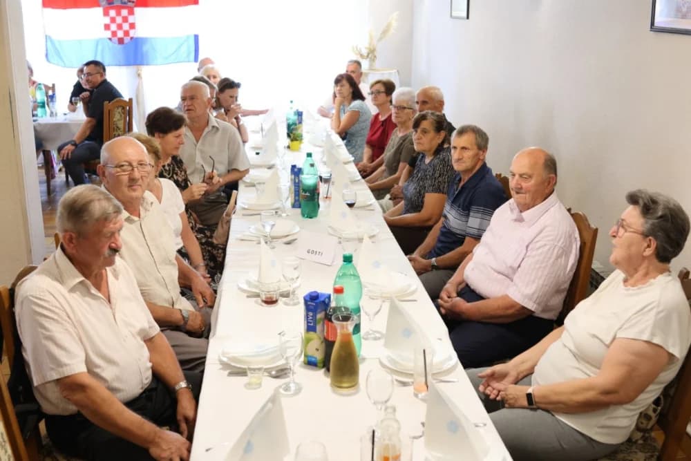 MATICA UMIROVLJENIKA KUTJEVO: Okupljaju se dva puta tjedno, a omogućeno im je mjerenje krvnog tlaka