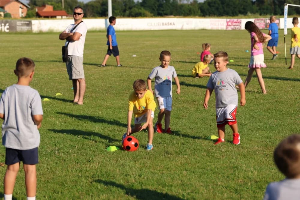 Stotinu mališana sudjelovalo na Ljetnim sportskim igrama djece u Vetovu