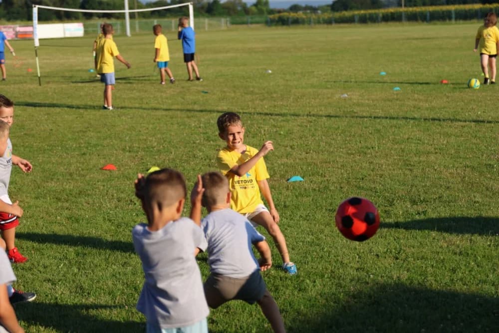 Stotinu mališana sudjelovalo na Ljetnim sportskim igrama djece u Vetovu
