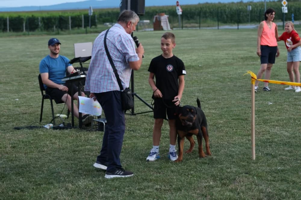 Tena i Tinki te Hrvoje i Skar pobjednici na Reviji pasa u Kutjevu