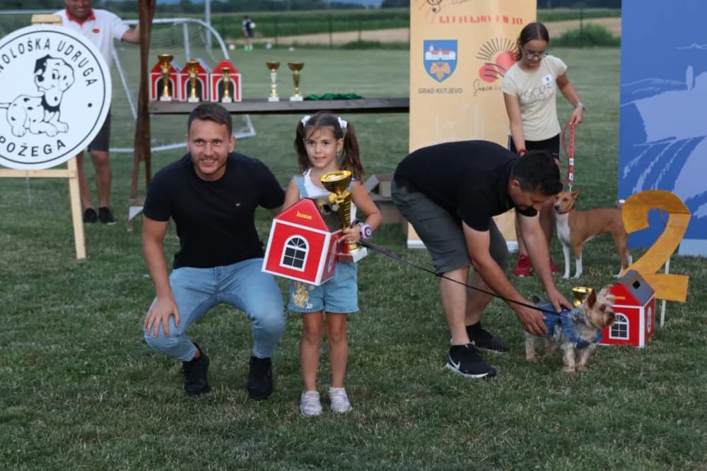 Tena i Tinki te Hrvoje i Skar pobjednici na Reviji pasa u Kutjevu