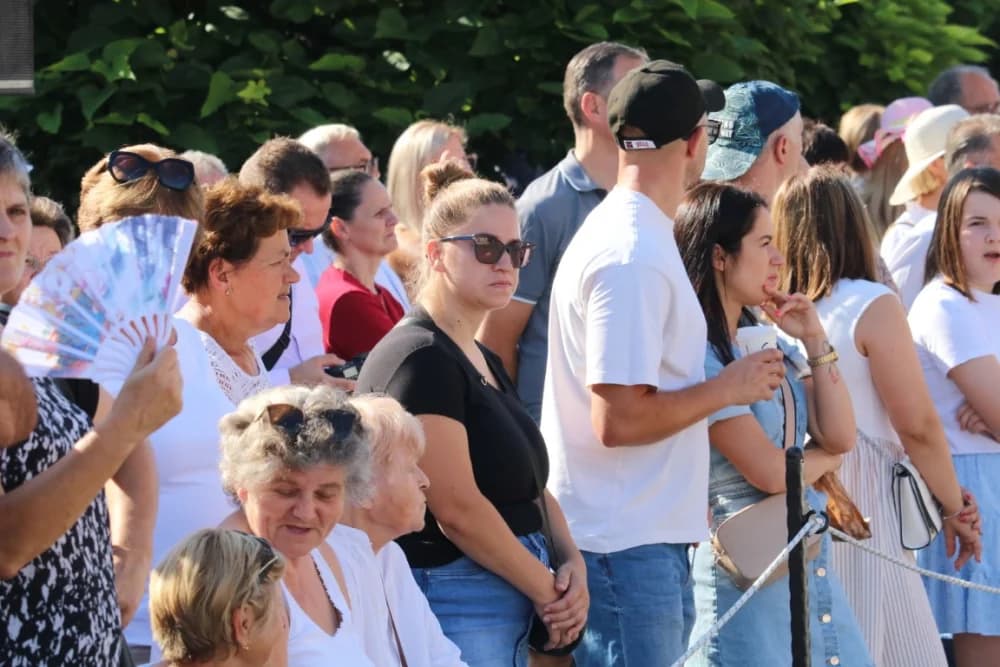 /VELIKA FOTOGALERIJA/ Ljepota tradicije i bogatstvo narodnih običaja dočarana na 58. Đakovačkim vezovima
