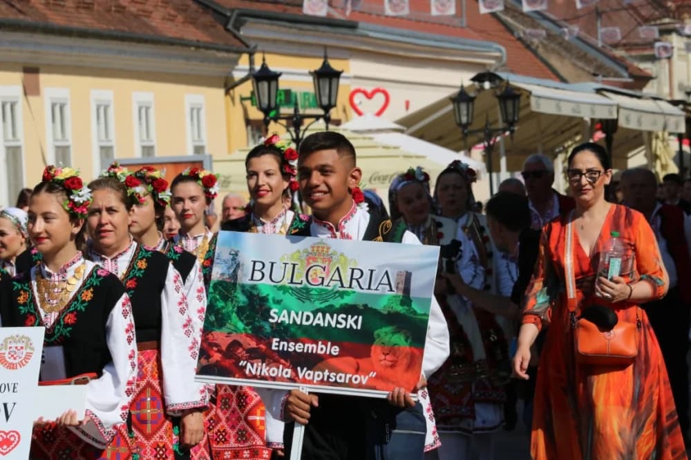 /VELIKA FOTOGALERIJA/ Ljepota tradicije i bogatstvo narodnih običaja dočarana na 58. Đakovačkim vezovima
