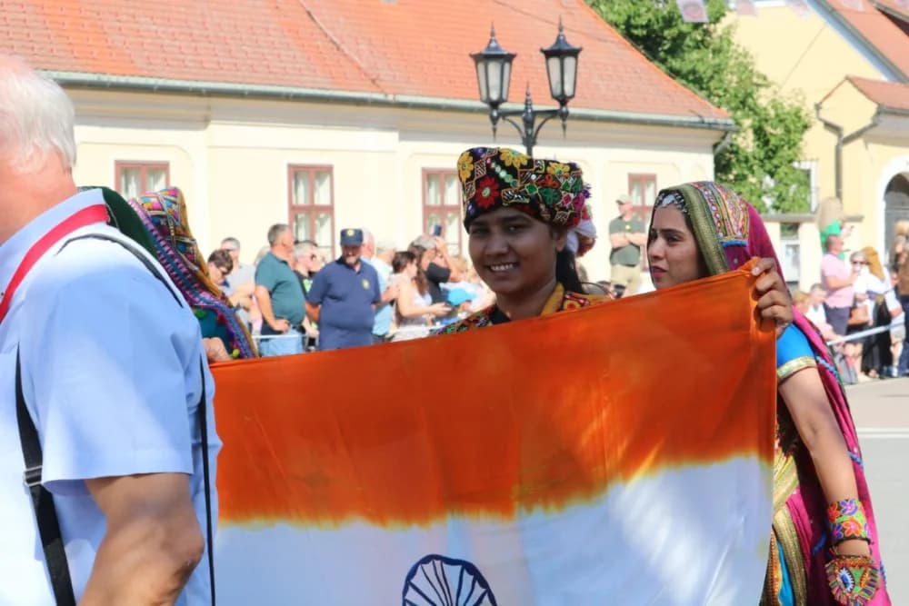 /VELIKA FOTOGALERIJA/ Ljepota tradicije i bogatstvo narodnih običaja dočarana na 58. Đakovačkim vezovima