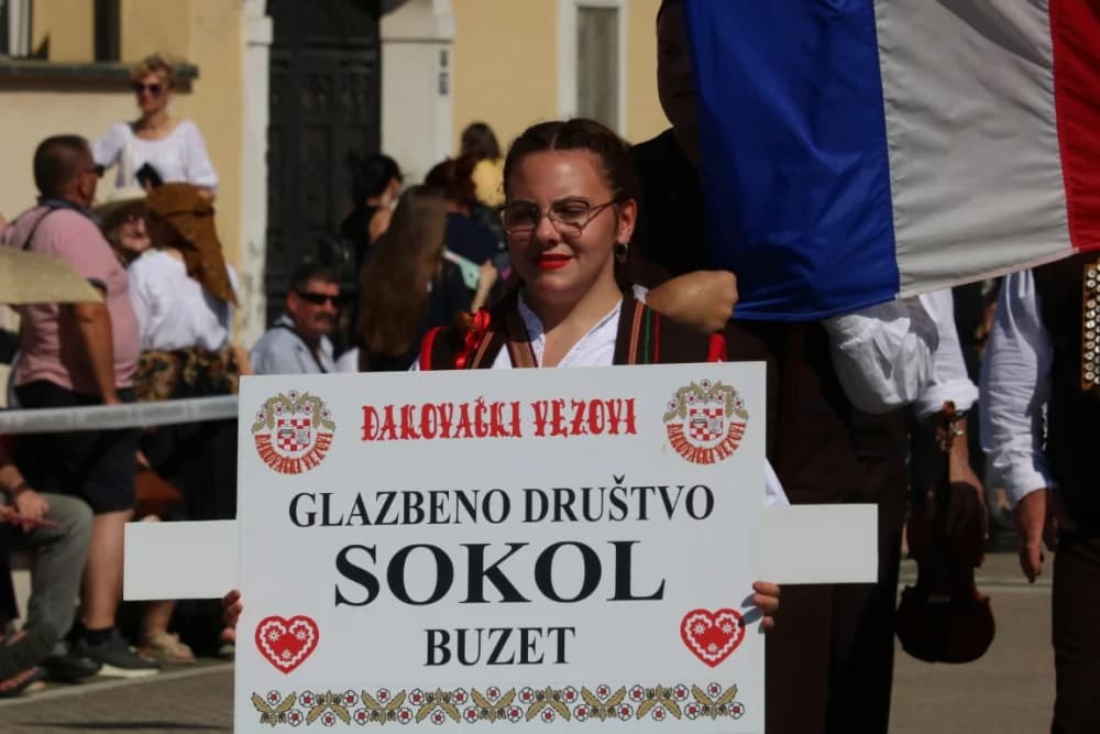 /VELIKA FOTOGALERIJA/ Ljepota tradicije i bogatstvo narodnih običaja dočarana na 58. Đakovačkim vezovima
