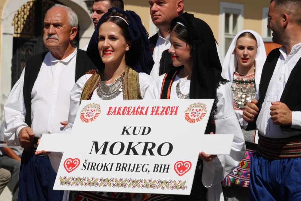 /VELIKA FOTOGALERIJA/ Ljepota tradicije i bogatstvo narodnih običaja dočarana na 58. Đakovačkim vezovima
