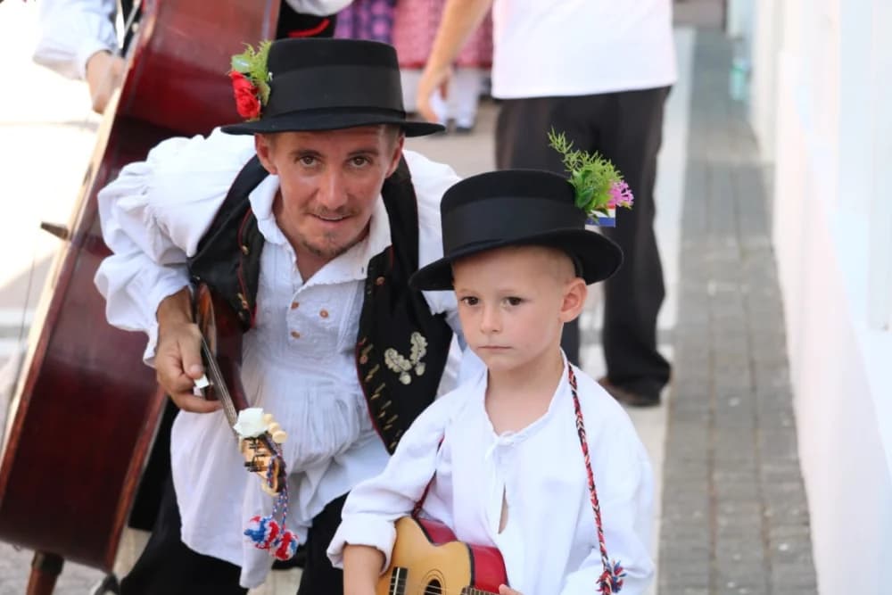 /VELIKA FOTOGALERIJA/ Ljepota tradicije i bogatstvo narodnih običaja dočarana na 58. Đakovačkim vezovima