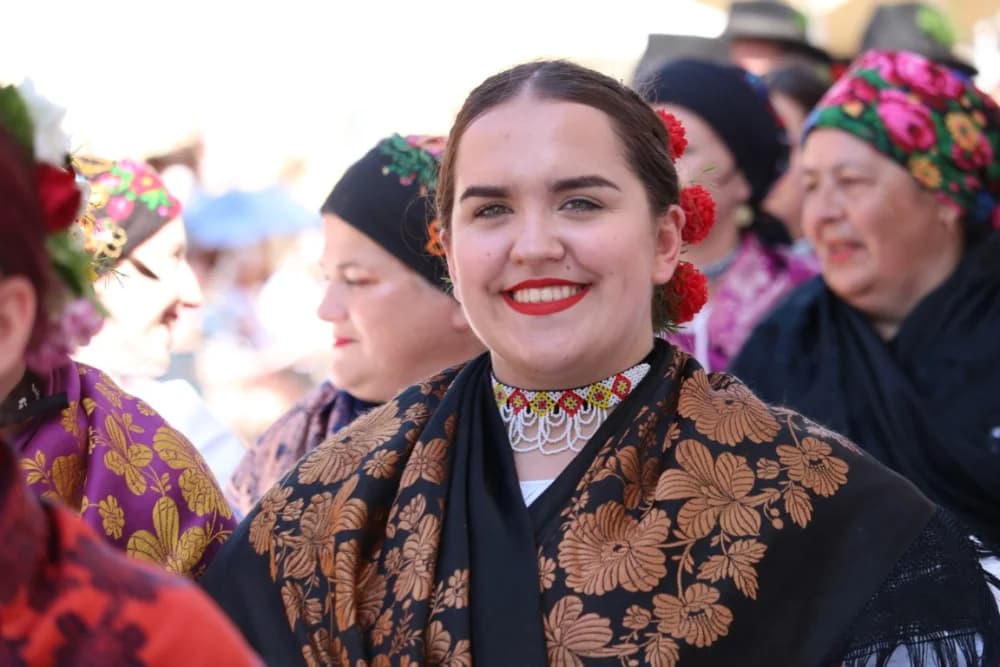 /VELIKA FOTOGALERIJA/ Ljepota tradicije i bogatstvo narodnih običaja dočarana na 58. Đakovačkim vezovima