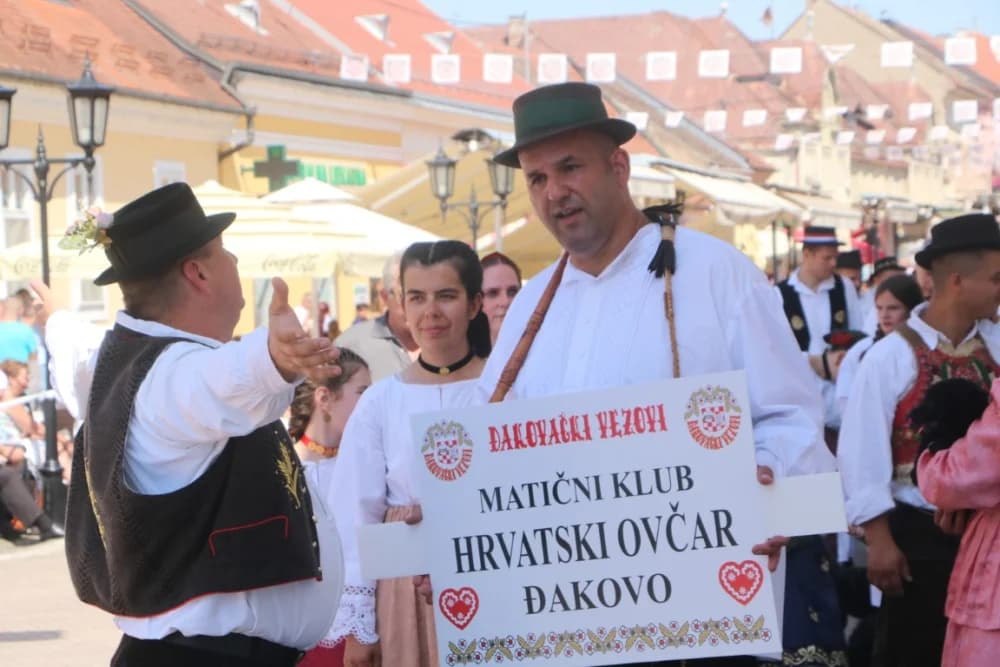 /VELIKA FOTOGALERIJA/ Ljepota tradicije i bogatstvo narodnih običaja dočarana na 58. Đakovačkim vezovima