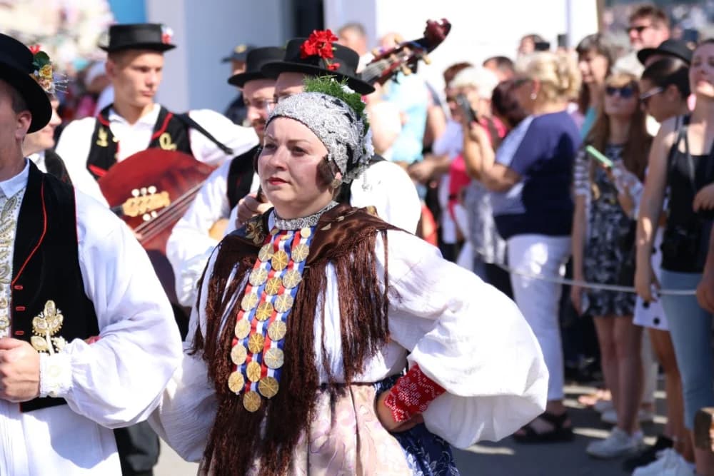 /VELIKA FOTOGALERIJA/ Ljepota tradicije i bogatstvo narodnih običaja dočarana na 58. Đakovačkim vezovima
