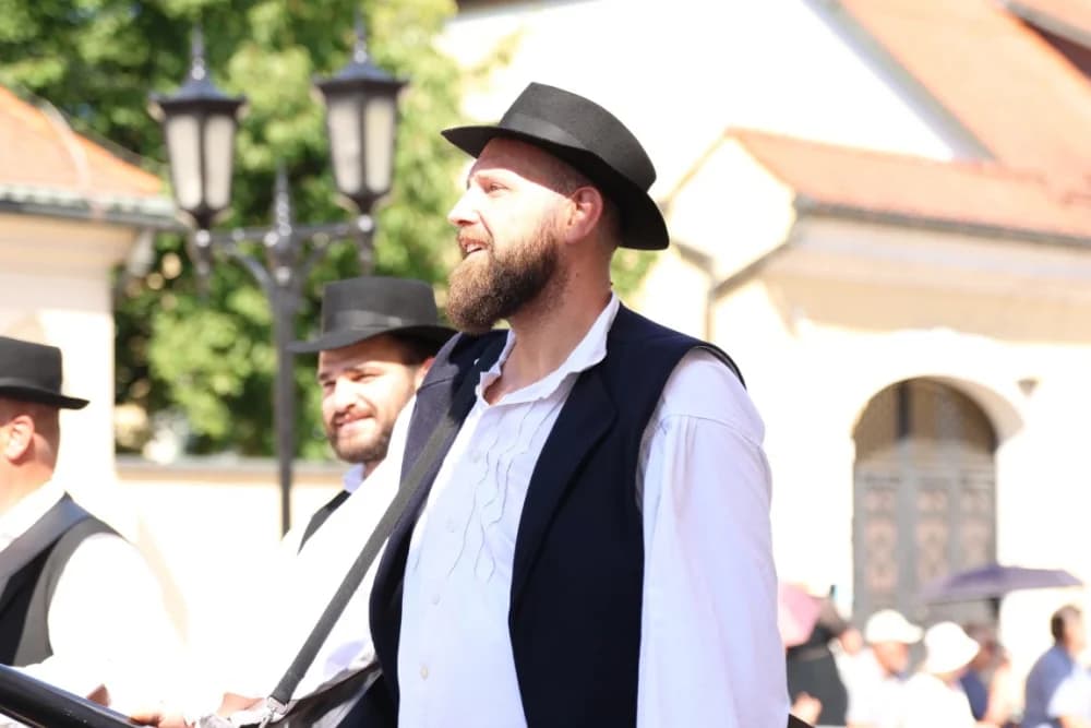 /VELIKA FOTOGALERIJA/ Ljepota tradicije i bogatstvo narodnih običaja dočarana na 58. Đakovačkim vezovima