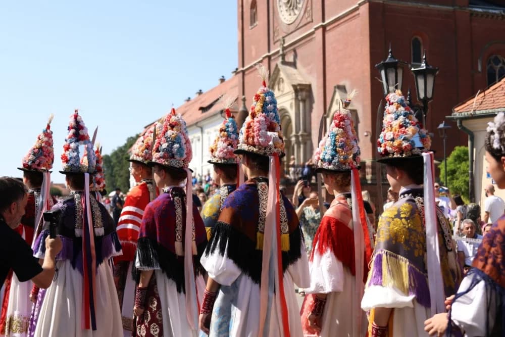 /VELIKA FOTOGALERIJA/ Ljepota tradicije i bogatstvo narodnih običaja dočarana na 58. Đakovačkim vezovima