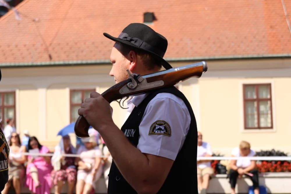 /VELIKA FOTOGALERIJA/ Ljepota tradicije i bogatstvo narodnih običaja dočarana na 58. Đakovačkim vezovima