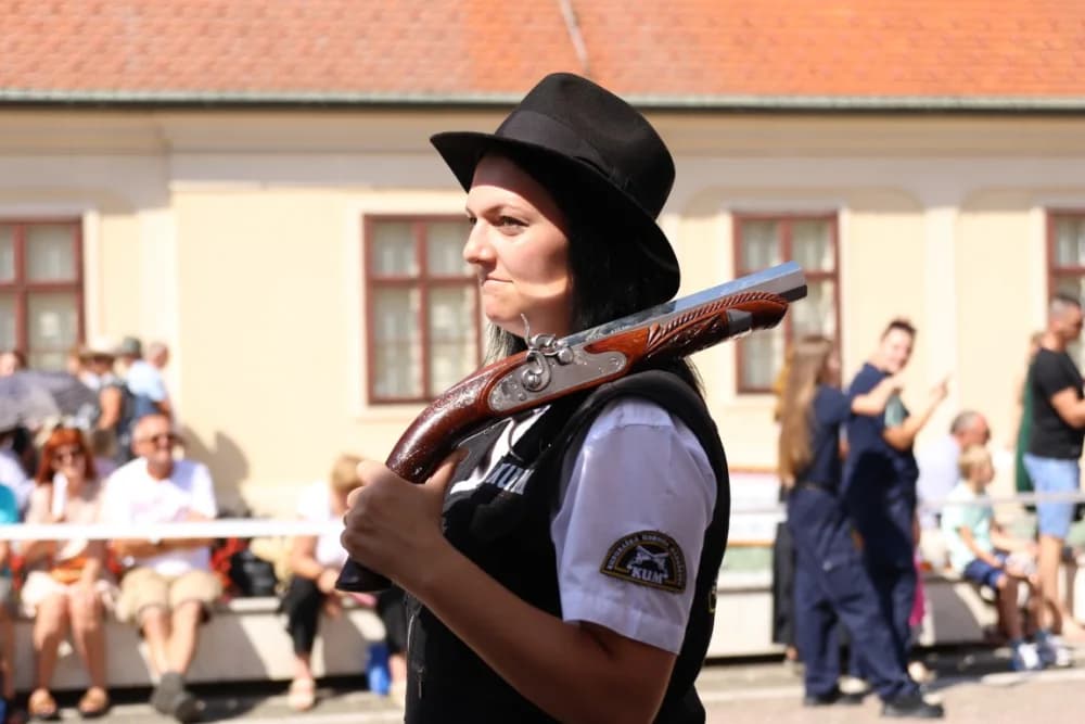 /VELIKA FOTOGALERIJA/ Ljepota tradicije i bogatstvo narodnih običaja dočarana na 58. Đakovačkim vezovima