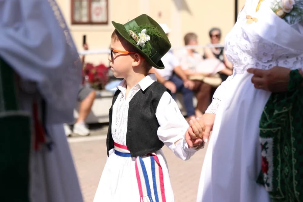 /VELIKA FOTOGALERIJA/ Ljepota tradicije i bogatstvo narodnih običaja dočarana na 58. Đakovačkim vezovima