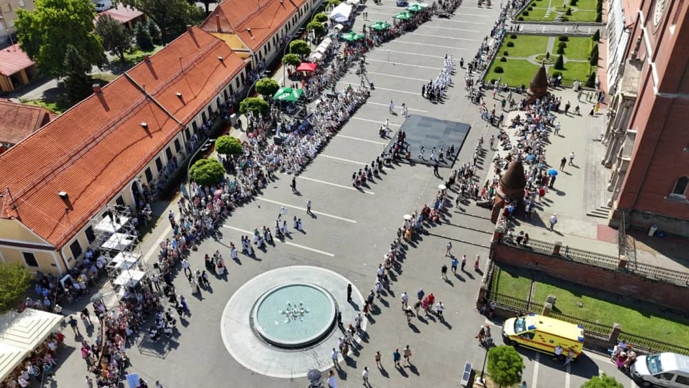/VELIKA FOTOGALERIJA/ Ljepota tradicije i bogatstvo narodnih običaja dočarana na 58. Đakovačkim vezovima