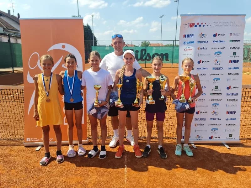 Lucija Grbeš treća pojedinmačno i u igri parova