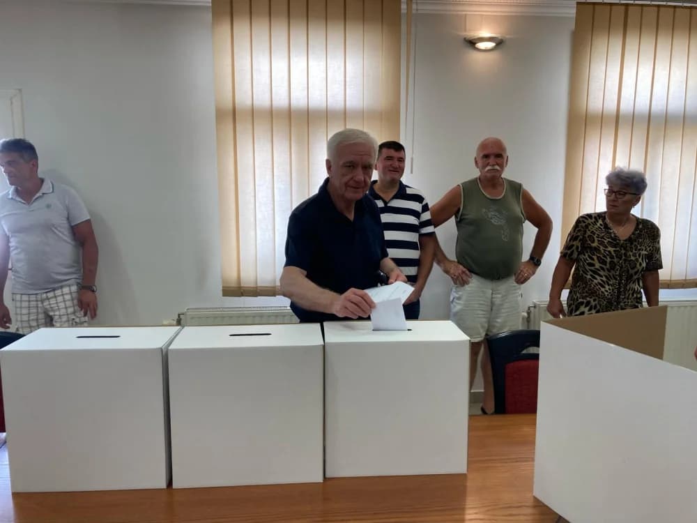 HDZ bira novo/staro stranačko vodstvo: Glasovanje obavio i zastupnik u Hrvatskom saboru i požeški gradonačelnik dr.sc. Željko Glavić