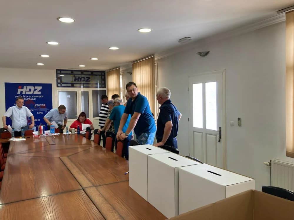 HDZ bira novo/staro stranačko vodstvo: Glasovanje obavio i zastupnik u Hrvatskom saboru i požeški gradonačelnik dr.sc. Željko Glavić