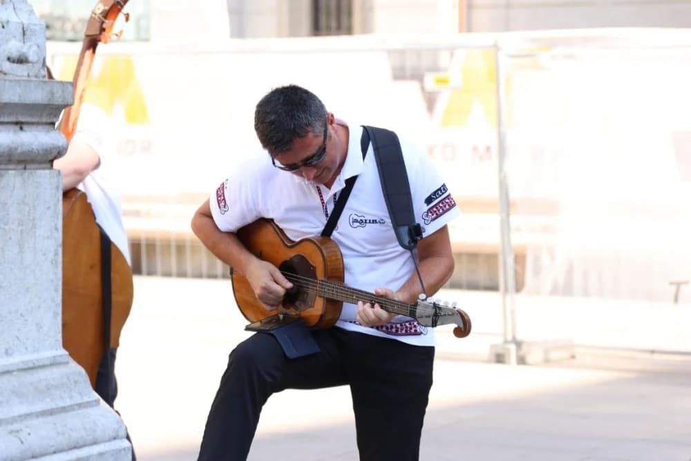 (FOTO-VIDEO)Pleterničani se na svojstven način predstavili na Cvjetnom trgu u Zagrebu