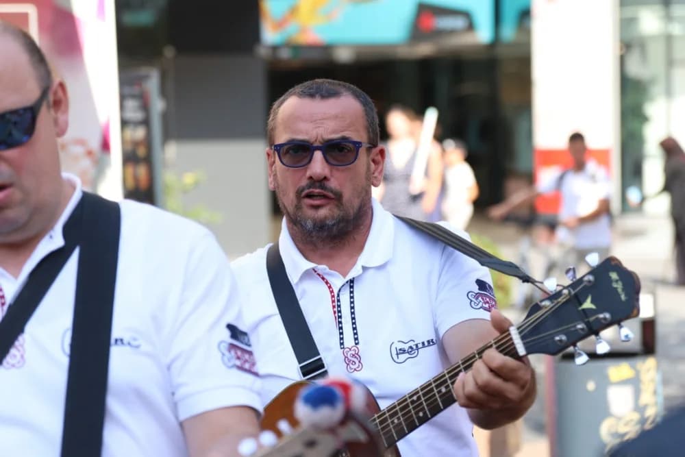(FOTO-VIDEO)Pleterničani se na svojstven način predstavili na Cvjetnom trgu u Zagrebu