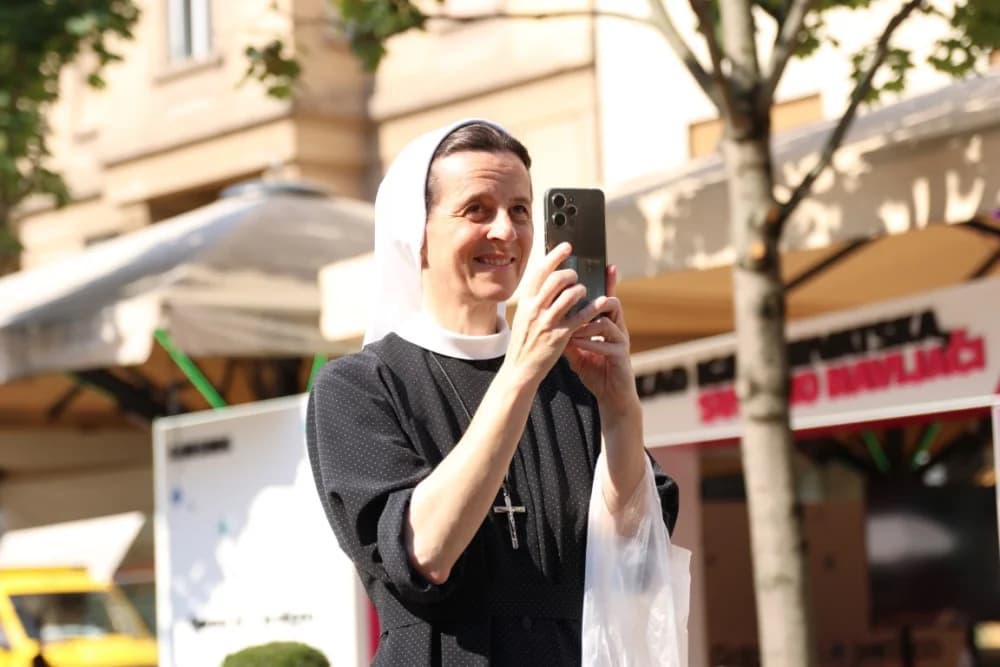 (FOTO-VIDEO)Pleterničani se na svojstven način predstavili na Cvjetnom trgu u Zagrebu