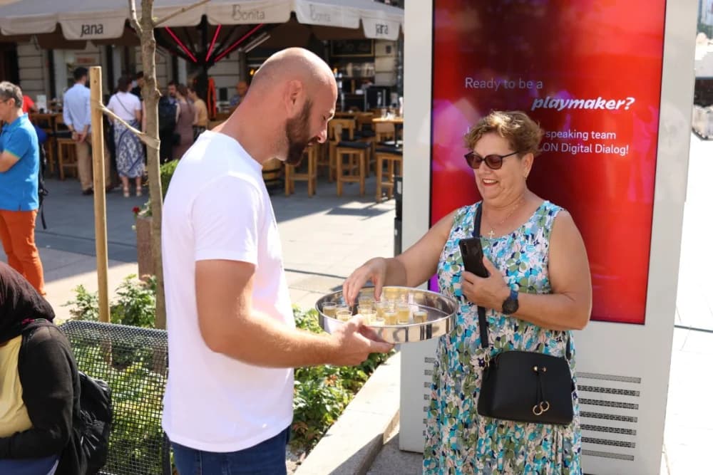 (FOTO-VIDEO)Pleterničani se na svojstven način predstavili na Cvjetnom trgu u Zagrebu