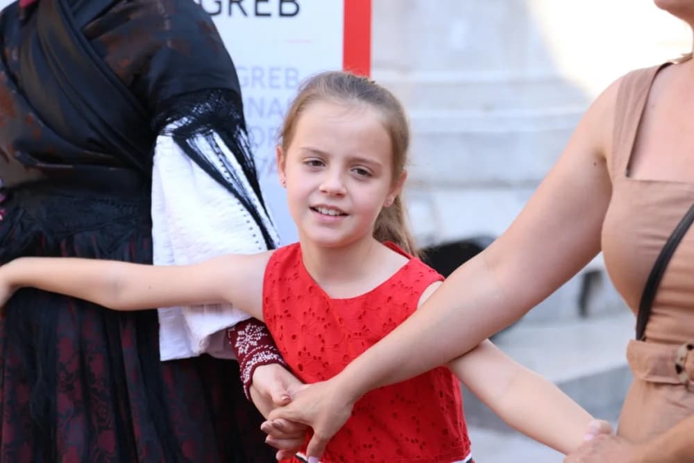 (FOTO-VIDEO)Pleterničani se na svojstven način predstavili na Cvjetnom trgu u Zagrebu
