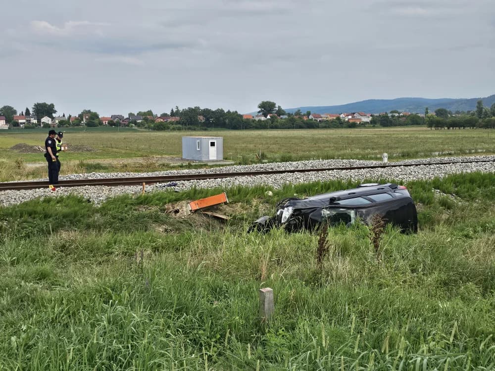 Sudar na pružnom prijelazu: ʼČula se dugo sirena, a onda snažan udaracʼ