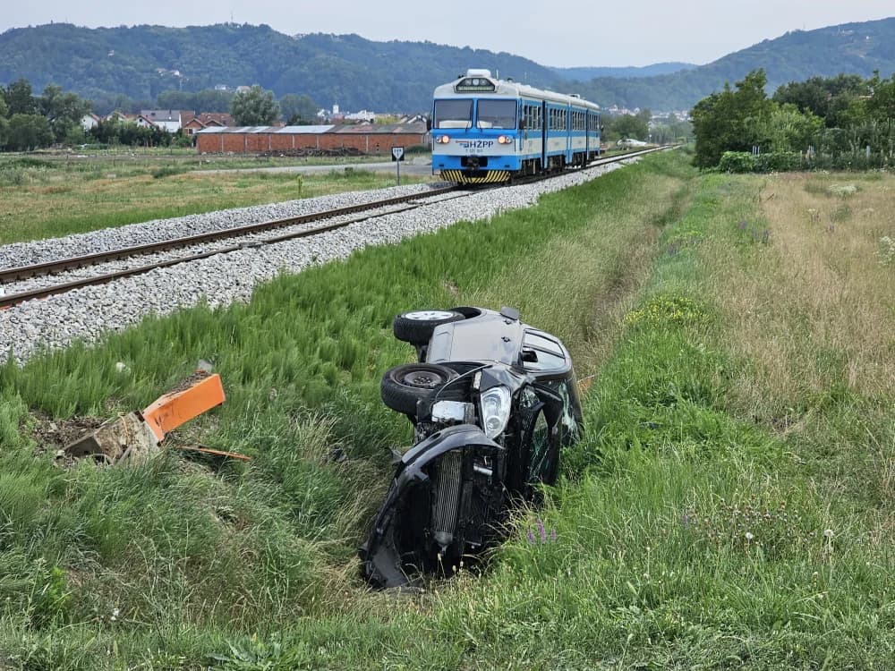 Sudar na pružnom prijelazu: ʼČula se dugo sirena, a onda snažan udaracʼ