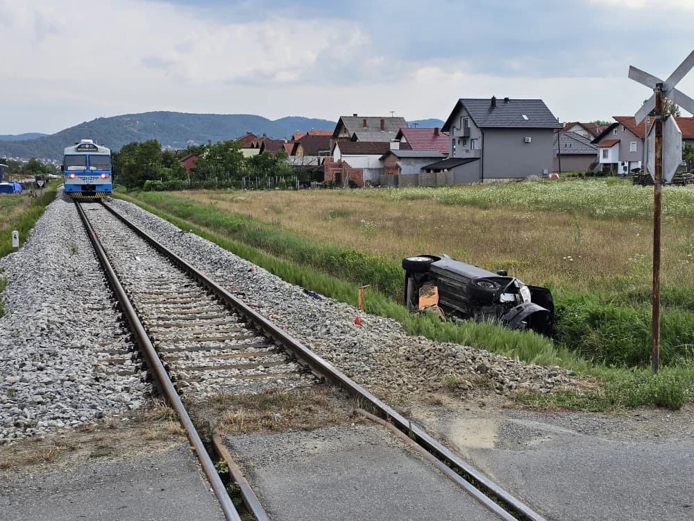 Sudar na pružnom prijelazu: ʼČula se dugo sirena, a onda snažan udaracʼ
