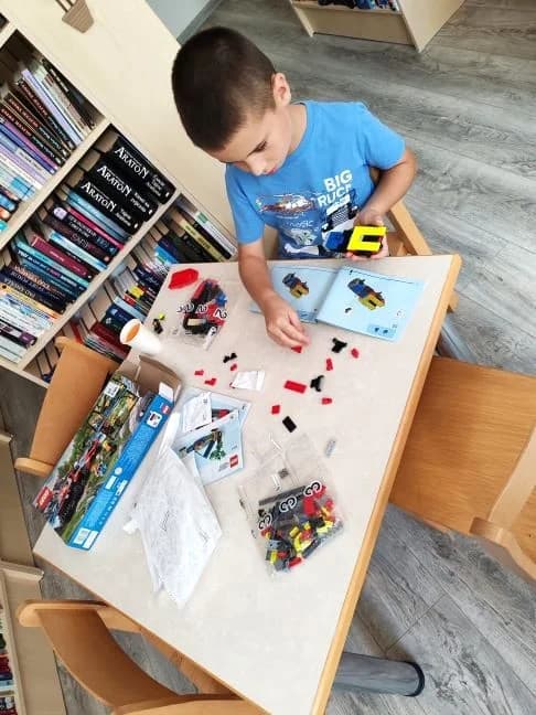 KULTURNO LJETO U KUTJEVU U Narodnoj knjižnici i čitaonici održan Lego-maraton