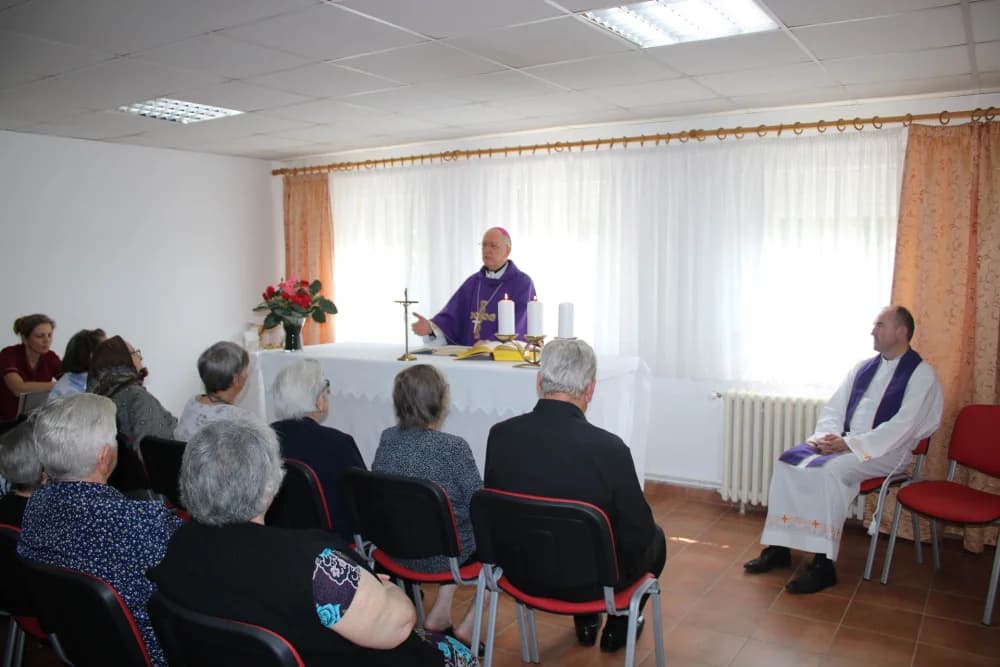 Misa zadušnica u umirovljeničkom domu u Velikoj za preminulog župnika Akmačića