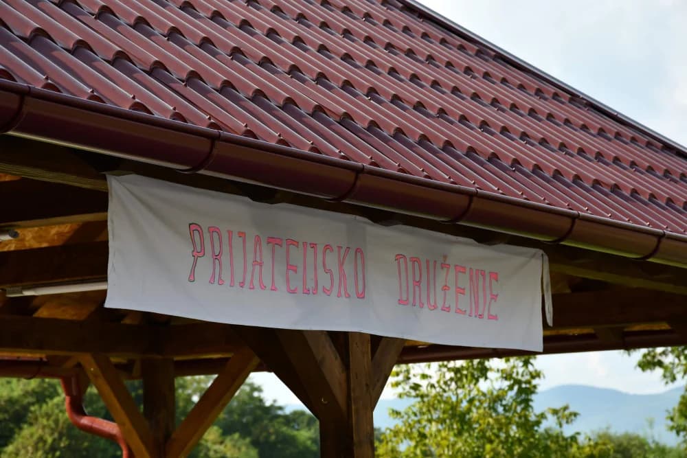 PRIREDBA ČEHA POŽEŠKOG KRAJA: Češke besede Bjeliševca i Kaptola zajedno zapjevale nakon otvorenja ljetne pozornice