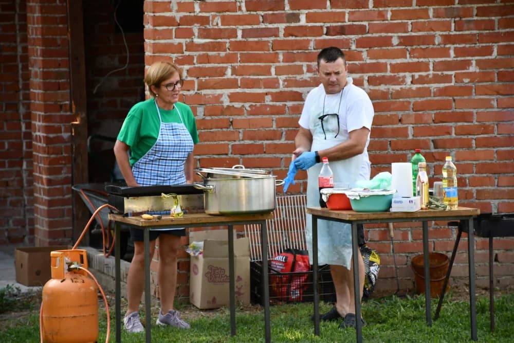 PRIREDBA ČEHA POŽEŠKOG KRAJA: Češke besede Bjeliševca i Kaptola zajedno zapjevale nakon otvorenja ljetne pozornice